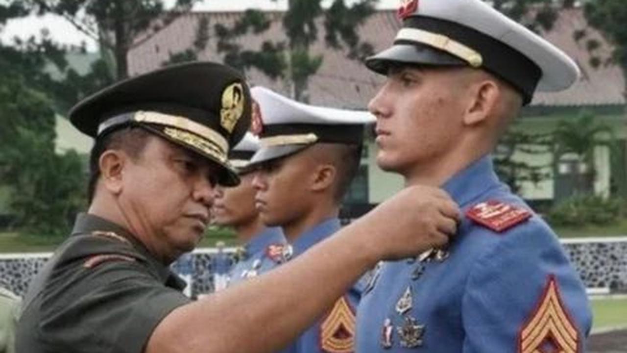 Gantengnya Enzo Allie Akmil TNI Berdarah Prancis di 'Kirab Pamitan Taruna', Dimintai Foto Para Wanita