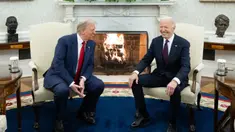 Presiden Amerika Serikat (AS), Joe Biden (kanan) saat menerima Presiden AS terpilih Donald Trump di Ruang Oval Gedung Putih di Washington DC, pada Rabu 13 November 2024. (SAUL LOEB/AFP)