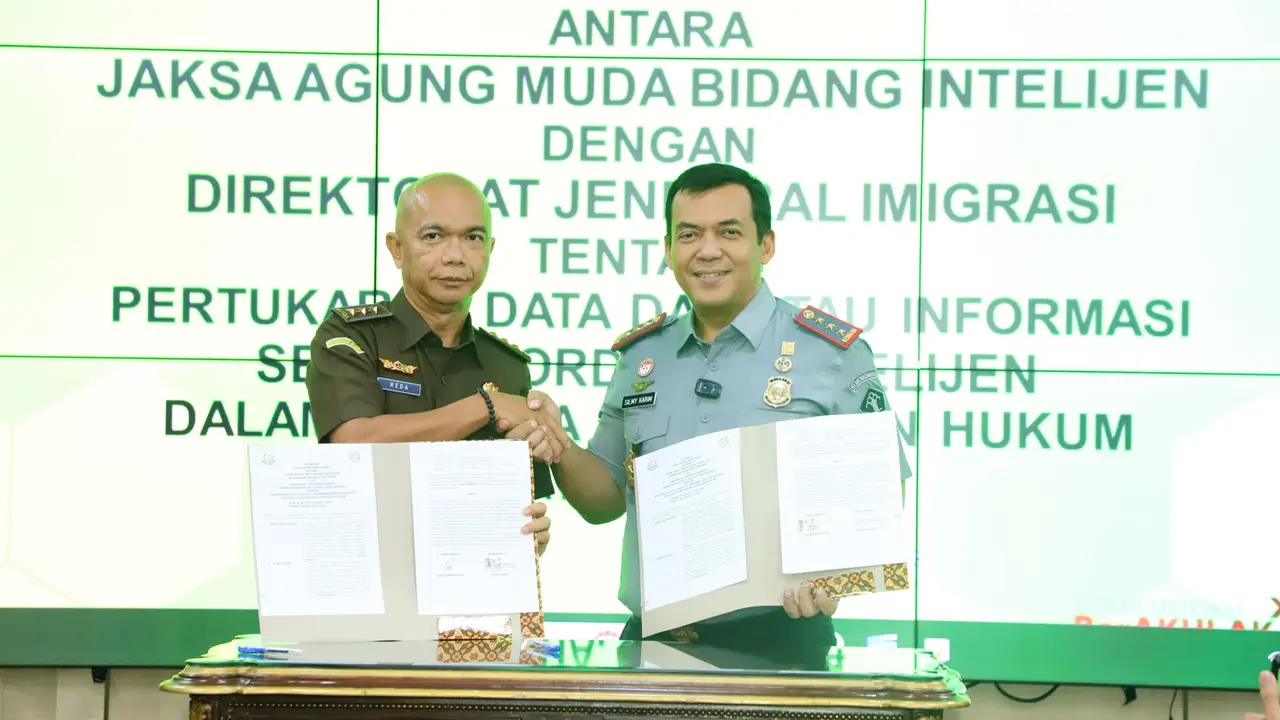 Jaksa Agung Muda Intelijen (Jamintel) Kejaksaan Agung (Kejagung) Reda Manthovani melaksanakan Penandatanganan Adendum Perjanjian Kerja Sama dengan Direktorat Jenderal (Ditjen) Imigrasi.