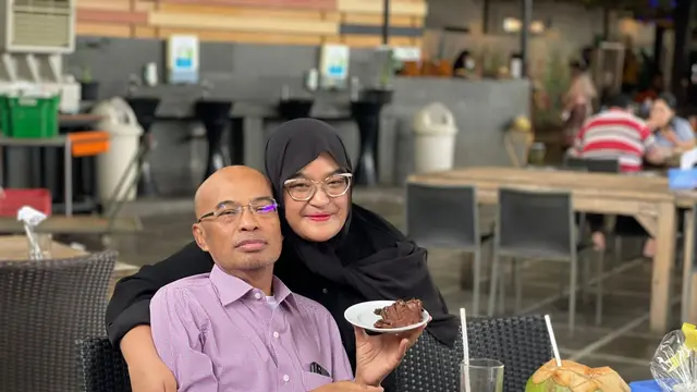 Kebersamaan Annisa bersama sang Ayah, Desmond J Mahesa saat masih dalam kondisi sehat. (Isitmewa)