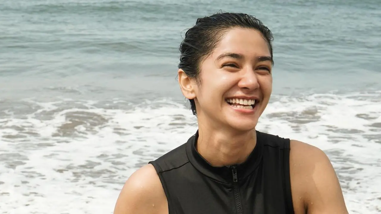 [Fimela] 7 Potret Cantik Fanny Ghassani Saat Bare Face