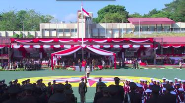 Presiden Joko Widodo atau Jokowi menganugerahkan tanda kehormatan Bintang Bhayangkara Nararya untuk tiga anggota Polri