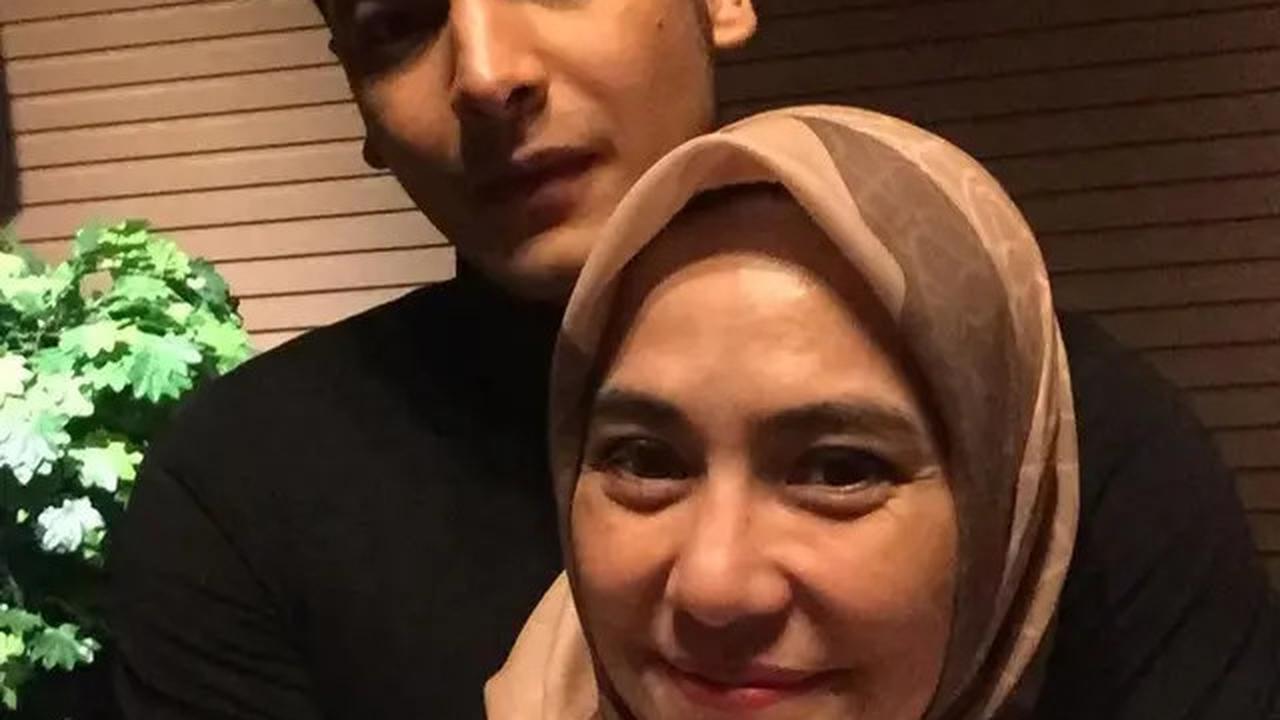6 Potret Boy Hamzah dan Rina Amalia, Istri Ingin Lepas Hijab Usai Disebut Tua