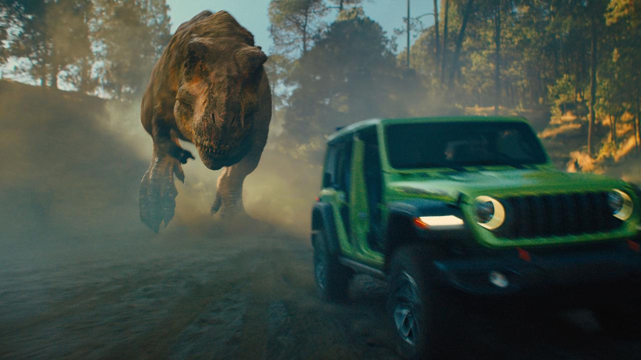 Ini Tipe Jeep yang Diinjak Distortus Rex dalam Film Jurassic World Rebirth