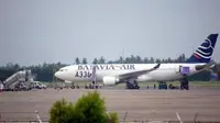 Pesawat Batavia Air A 330 dengan nomer lambung PK-YVI 635 tujuan Jakarta - Manado melakukan pendaratan darurat di Bandara Soekarno Hatta, Tangerang, Banten. (Antara)