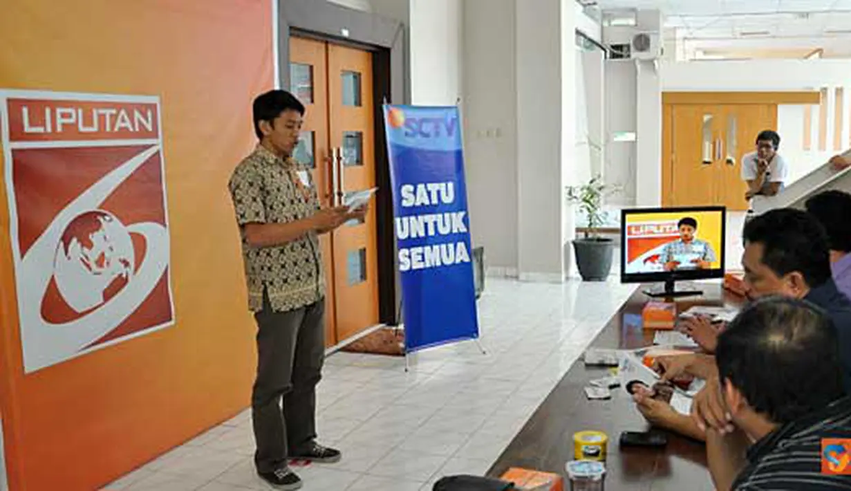 Peserta audisi presenter memperlihatkan kemampuan dalam ajang SCTV Goes to Campus di Kampus Fisipol Universitas Gajahmada, Yogyakarta (15/3).(Foto:Achmad Nur)