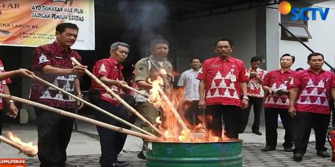 15 Ribu E-KTP Dimusnahkan Disdukcapil Semarang dengan Dibakar