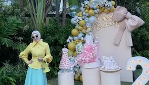 Syahrini Tampil Colorful di Ultah Kedua Baby R, Tenteng Tas Hermes Unik Seharga Rp104 Jutaan