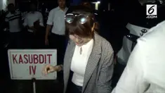 Polda Jawa Timur memeriksa seorang model berinisial AC dalam kasus prostitusi online yang melibatkan artis.