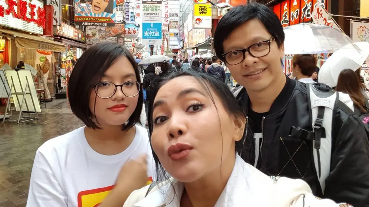 [Bintang] Super Imut, Cantiknya Naja Dewi, Putri Armand Maulana-Dewi Gita yang Dandanannya Hipster