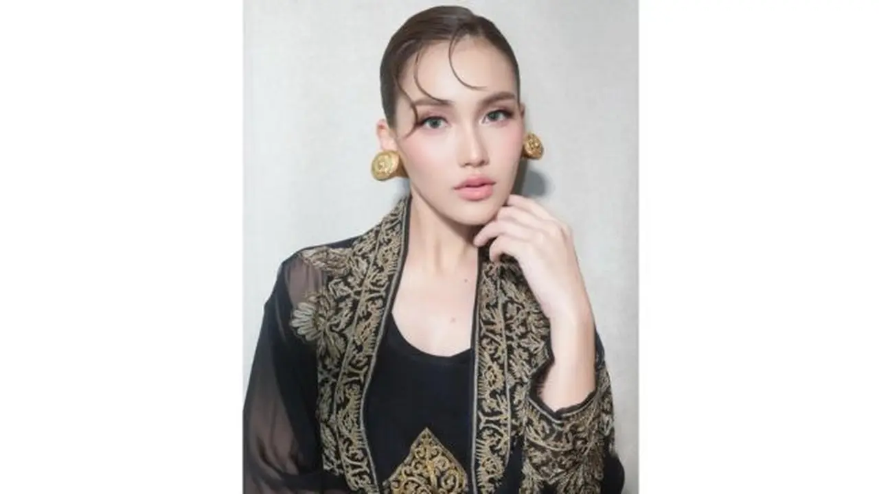 Model Anting ala Ayu Ting Ting (Instagram @ayutingting92)