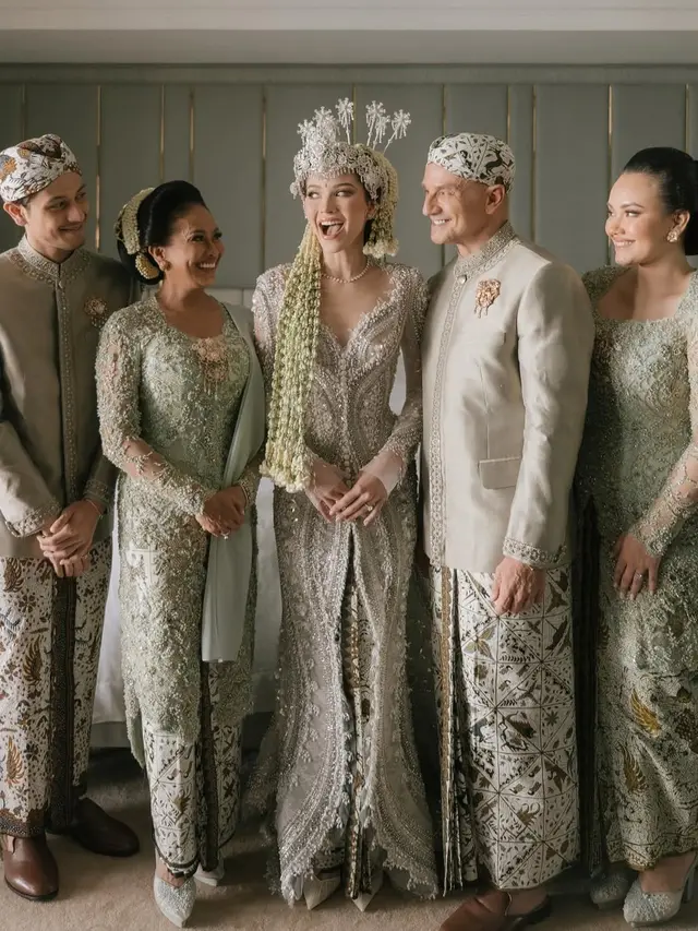 Alexandra Kakak Alyssa Daguise saat Akad Nikah dan Siraman sang Adik. [@alyssadaguise]