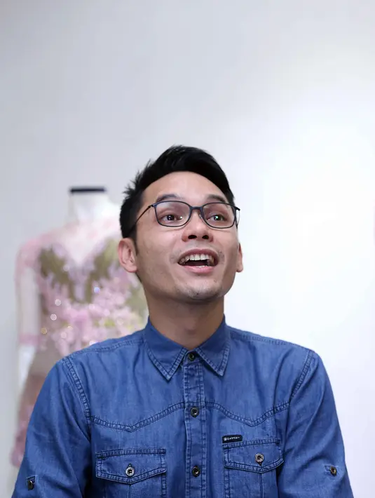 Ayah satu anak itu akan melepas masa dudanya besok Sabtu, 30 Juli. Pemeran ini akan menikah dengan perempuan yang baru dikenalnya tiga bulan. Bahkan kedua keluarga besarnya belum saling ketemu. (Nurwahyunan/Bintang.com)