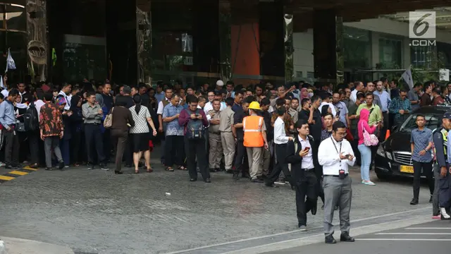 Kepanikan Karyawan Saat Balkon Atap BEI Ambruk