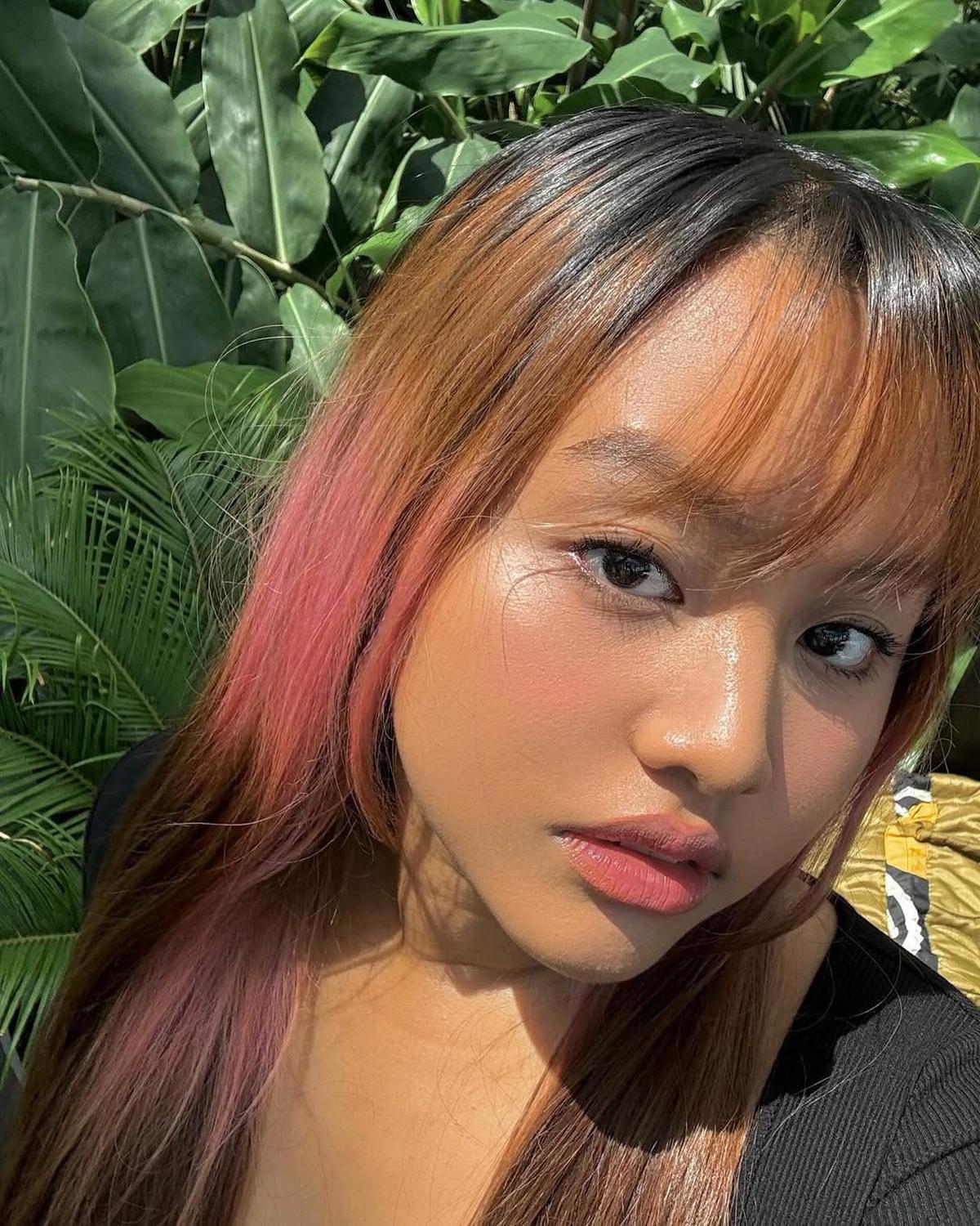 Kini Tinggal di Inggris, Ini 7 Potret Naja Anak Armand Maulana dan Dewi Gita yang Stunning - Bergaya Nyentrik