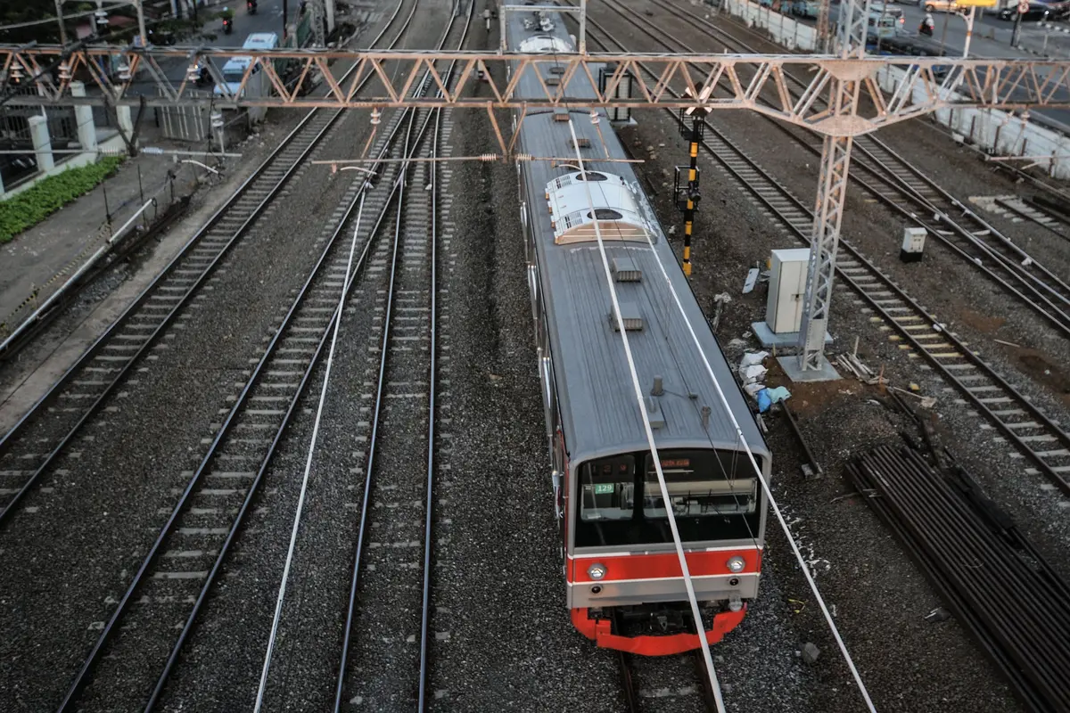 FOTO: PPKM Level 4, Jumlah Penumpang KRL Naik 25 Persen