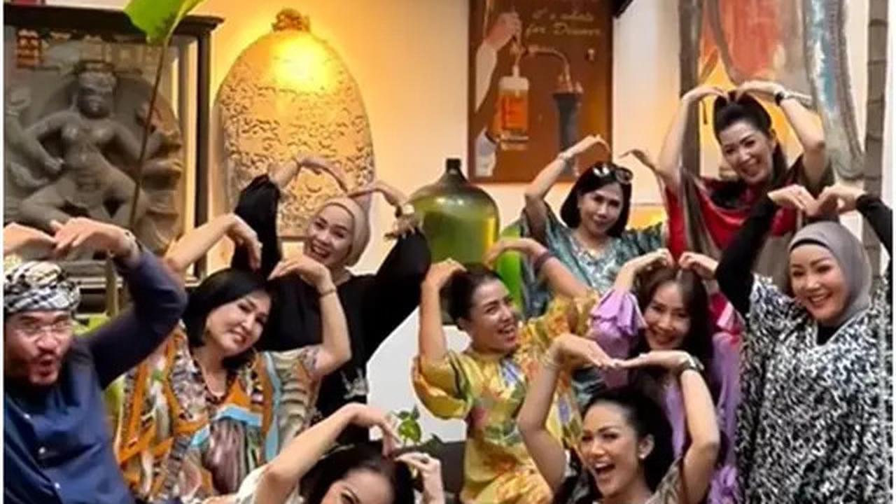 6 Potret Geng Arisan Kepompong Bukber, Gaya Glamor Krisdayanti hingga Mayangsari
