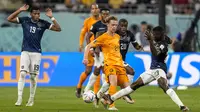 Belanda dan Ekuador harus puas berbagi angka di laga kedua Grup A Piala Dunia 2022. Hasil akhir 1-1 menghiasi papan skor di Khalifa International Stadium, Jumat (25/11/2022) malam WIB. (AP Photo/Natacha Pisarenko)