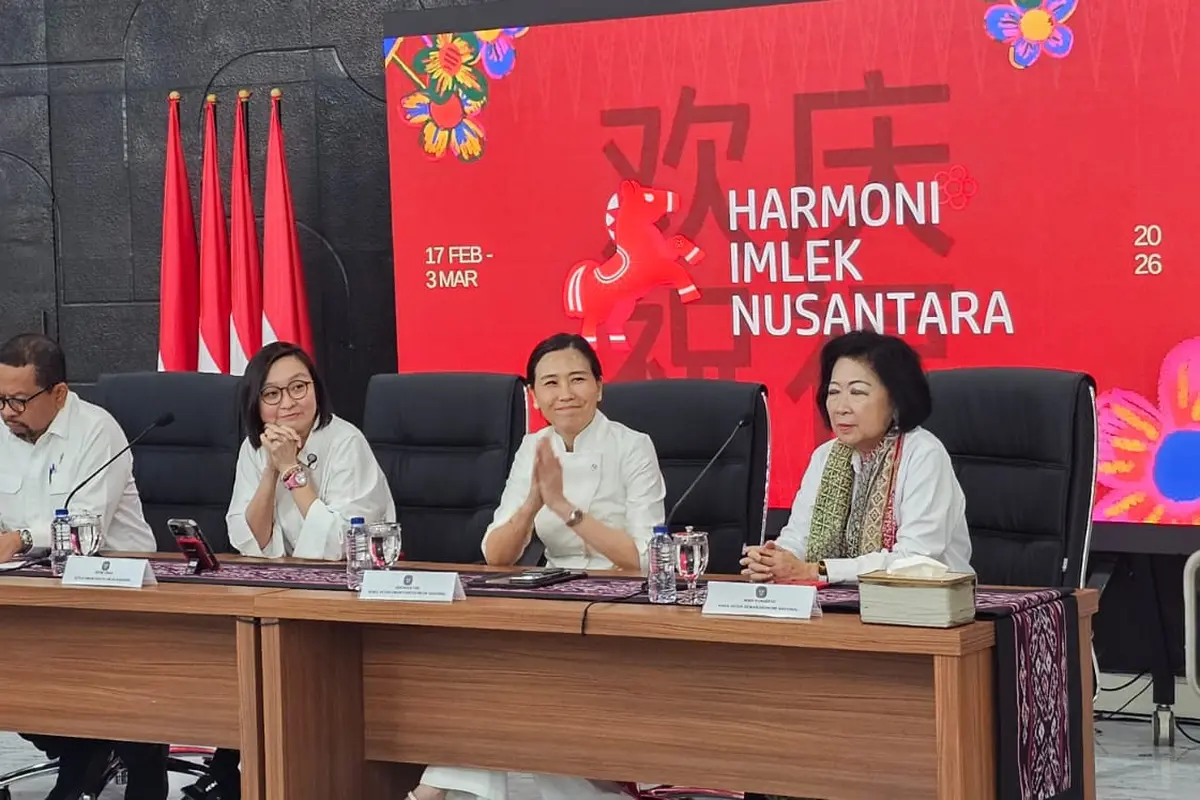 Ketua Umum Panitia Imlek Nasional, Irene Umar dalam konferensi pers di Jakarta, Rabu (28/12026).