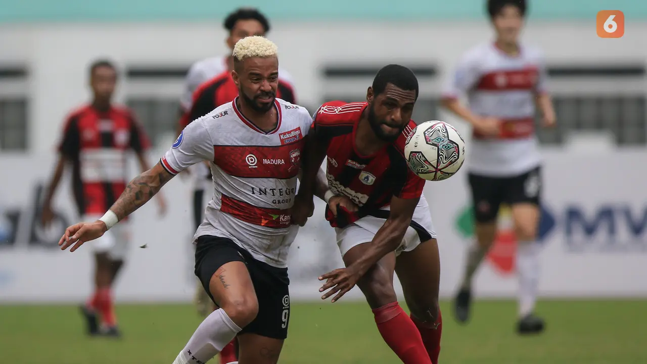 Foto: Dua Kali tertinggal, Persipura Akhirnya Imbangi Madura United 2-2 di BRI Liga 1