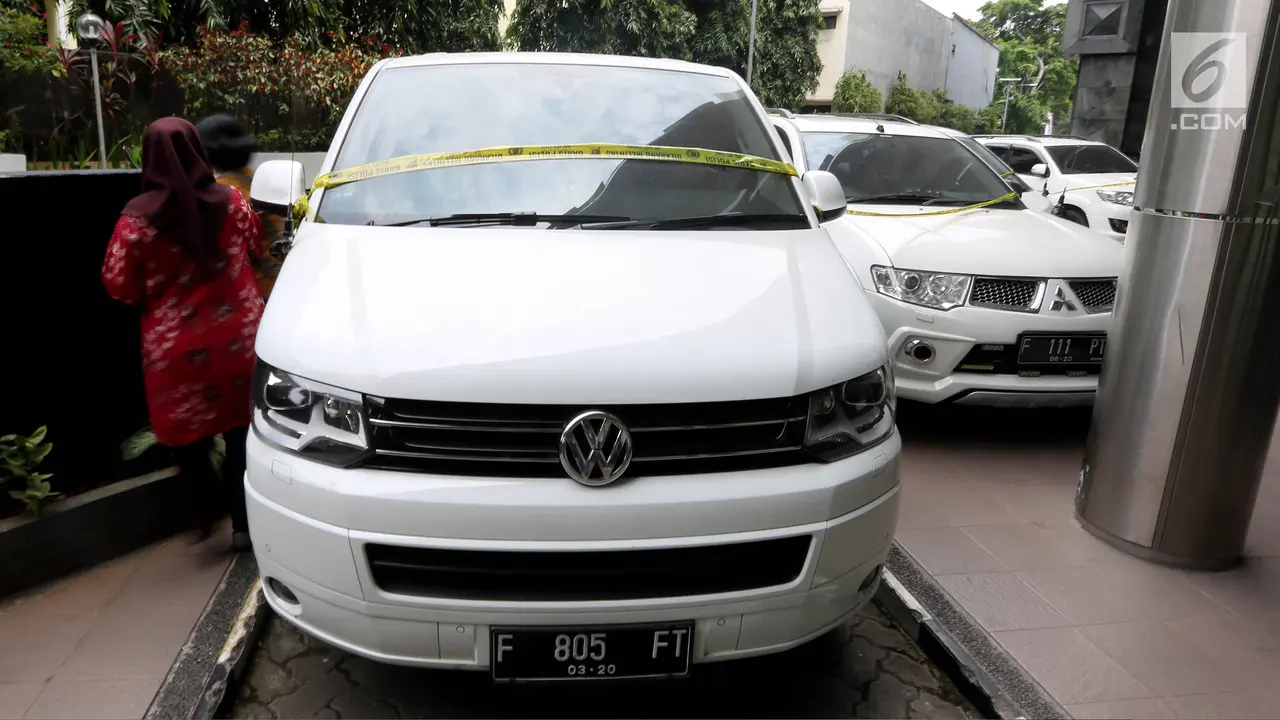 Mewahnya Mobil-mobil Bos First Travel