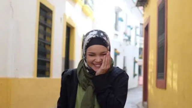 [Bintang] Hijab Dewi Sandra