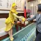 Mengenakan kostum yang terinspirasi dari bunga teratai kuning, Nymphia dengan mudah memutarkan badannya dan bahkan melakukan split di depan presiden Tsai Ing-wen (Wang Yu Ching/Office of the President).