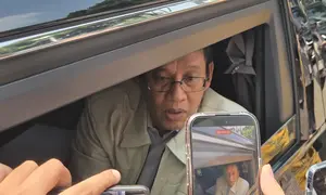 Menkeu Purbaya Yudhi Sadewa usai mengikuti rapat koordinasi mengenai devisa hasil ekspor sumber daya alam (DHE SDA).