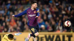 Imbasnya lima gelar pemain terbaik dunia berhasil dibawa pulang pemain 31 tahun tersebut. Kecepatan dan akselerasi menjadi senjata utama Lionel Messi saat merumput di lapangan. (AFP/Pau Barrena)