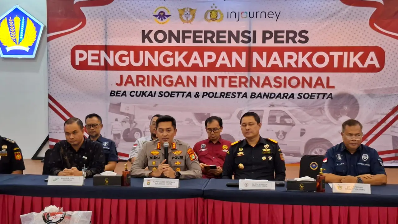 Polisi mengungkapkan modus baru penyelundupan narkoba yang dilakukan WN China. (Liputan6.com/Pramita Tristiawati)
