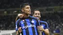 Penyerang Inter Milan, Joaquin Correa berselebrasi setelah mencetak gol ke gawang Cremonese pada pertandingan lanjutan Liga Serie A Italia di stadion San Siro di Milan, Italia, Rabu (31/8/2022). Inter Milan menang atas Cremonese 3-1. (AP Photo/ Luca Bruno)