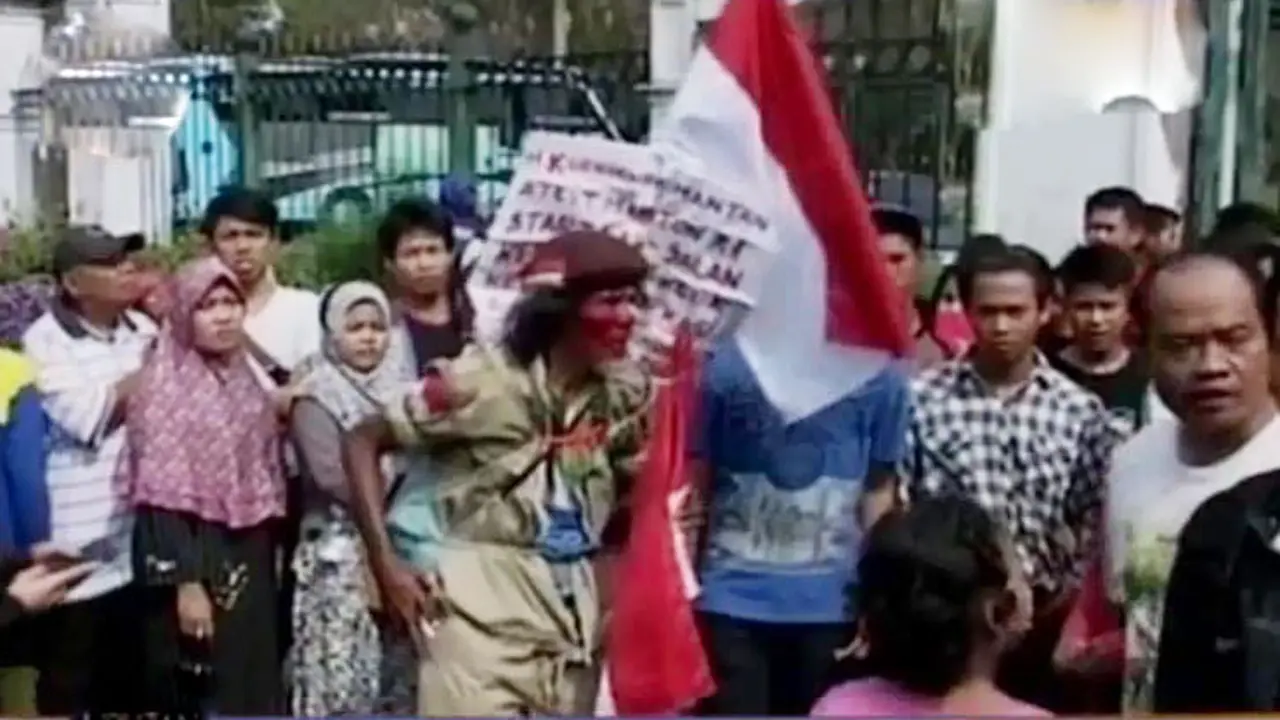 20150817-Protes Warga-Upacara HUT RI-Jakarta