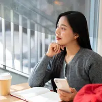 Jatuh cinta tidak harus buru-buru dan tidak perlu tergesa-gesa./Copyright depositphotos.com/BongkarnGraphic