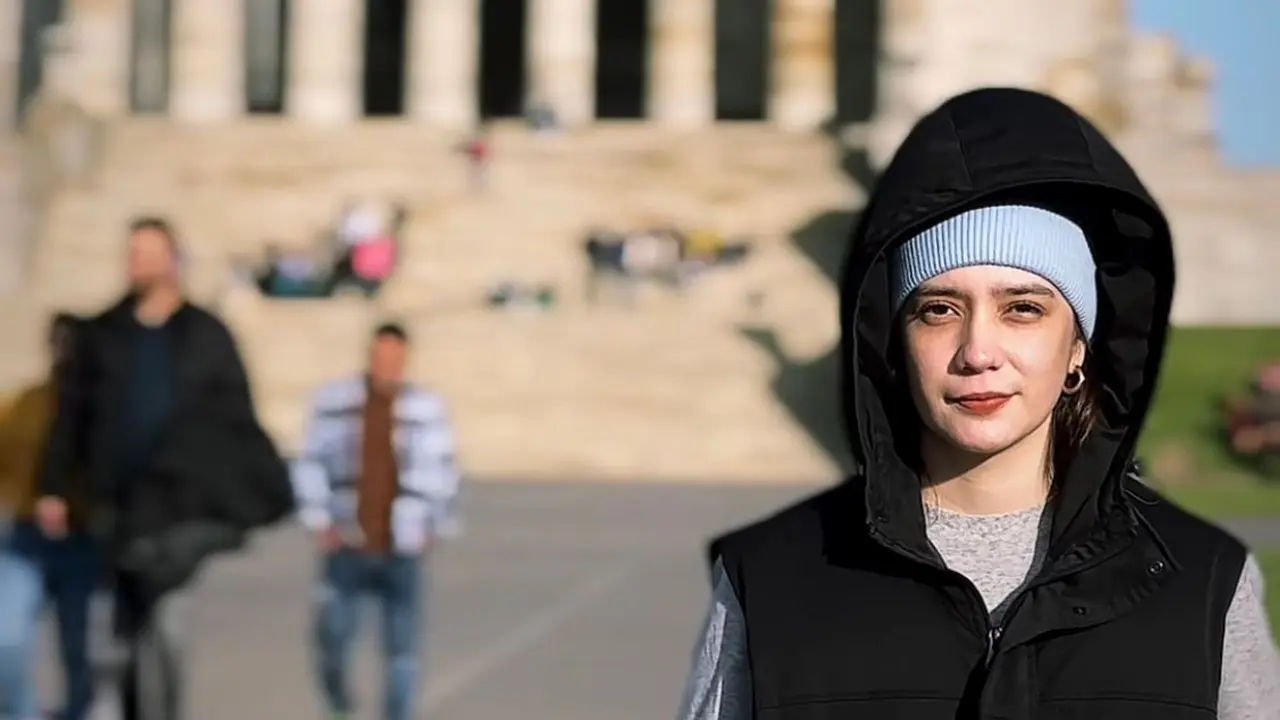 Putri Anne terlihat hanya memakai topi dan kupluk saja saat sedang liburan di luar negeri