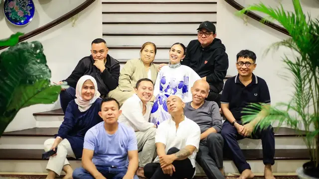 7 Momen Yuni Shara Gelar Bukber di Rumah, Dihadiri Sahabat dan Karyawan