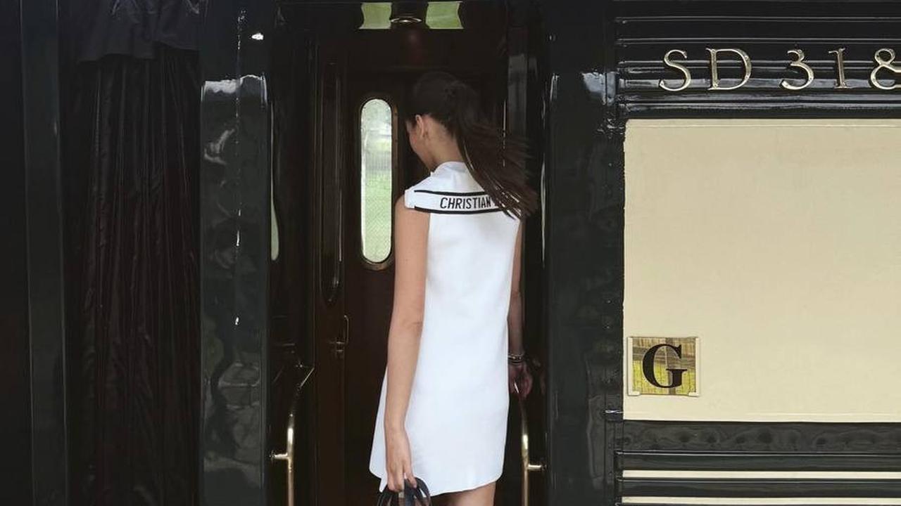 Tampil Dengan Mini Dress Putih