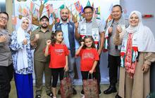 Potret Irjen Krishna Murti Bertemu Anak-Anak Palestina, Ada Momen Haru Berpelukan Sambil Bilang 'Aku Sayang Kamu