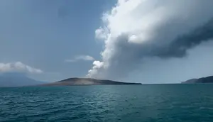 Anak Krakatau Erupsi Lagi, Warga Dilarang Mendekat