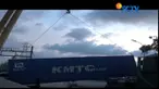 Sebuah peti kemas terlepas dari truk trailer yang mengangkutnya dan menghantam sebuah mobil di jalur sebelahnya di Jalan Remartadinata, Tanjung Priok, Jakarta Utara, pada Jumat petang, 13 April 2018.