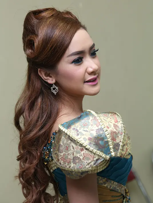 'Serius sih pasti, hanya aku dan mas Richard pernah sama-sama gagal dalam berumah tangga, jadi kita sama-sama ingin mengenal lebih dalam', ujar Cita tentang hubungannya. (Galih W. Satria/Bintang.com)