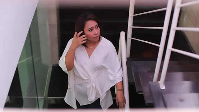 wanita maret aura berkelas