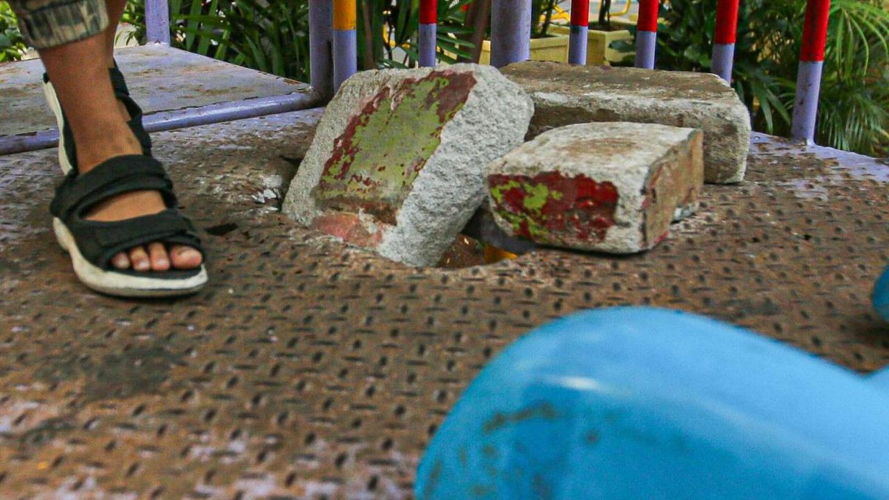RPTRA biasanya dilengkapi dengan fasilitas yang baik dan mendukung perkembangan anak, kenyamanan orangtua, serta berinteraksi seluruh warga dari berbagai kalangan.
