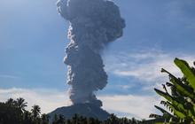 Gunung Ibu Erupsi, Lontarkan Abu Vulkanik Setinggi 5 Kilometer