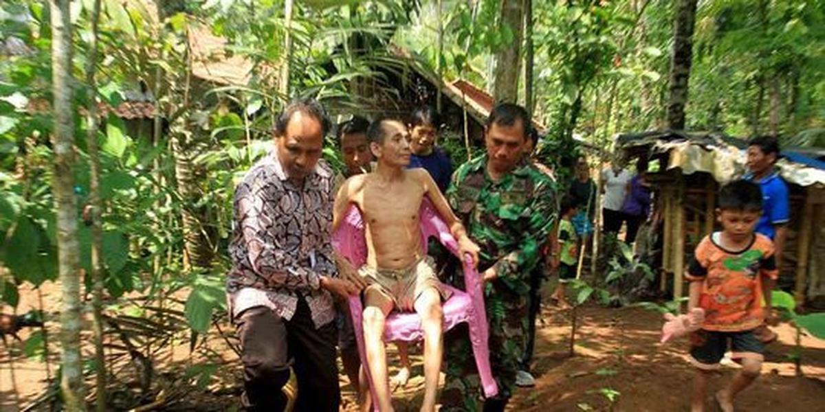 Dartam dibawa ke RSUD Banyumas dibopong petugas