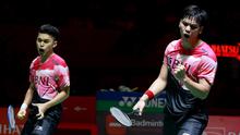 Ganda putra Indonesia, Leo Rolly Carnando/Daniel Marthin, melakukan selebrasi saat melawan wakil China, He Ji Ting/Zhou Hao Dong pada laga final Indonesia Masters 2023 di Istora Senayan, Jakarta, Minggu (29/1/2023). The Babies menang dengan skor 21-17, 21-16. (Bola.com/M Iqbal Ichsan)