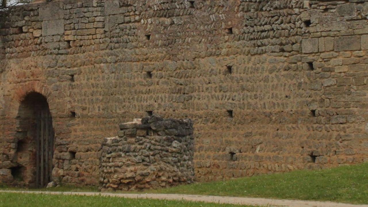 Château de Doué-la-Fontaine