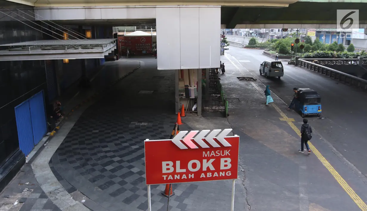 Suasana Gedung Blok B Pasar Tanah Abang, Jakarta, Minggu (17/6). Dalam rangka menyambut Hari Raya Idul Fitri 1439 H, Pasar Tanah Abang tutup selama 10 hari. (Liputan6.com/Arya Manggala)