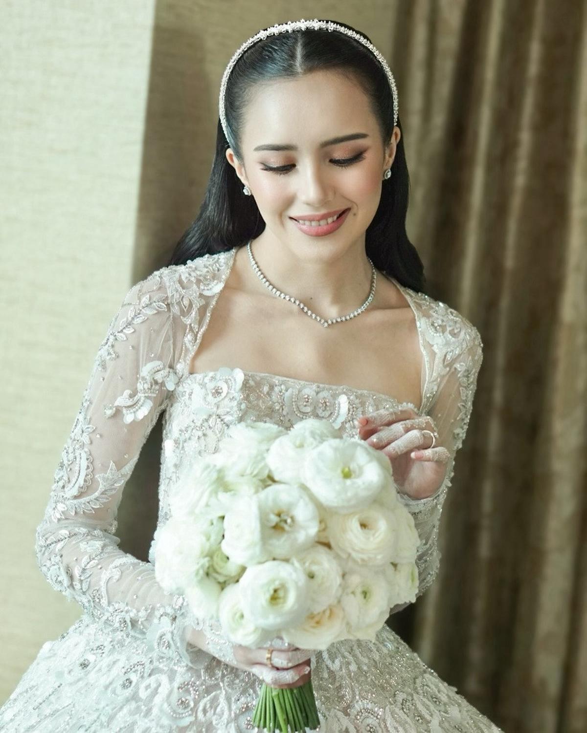 Tetap Glamor Dengan Tema Makeupnya