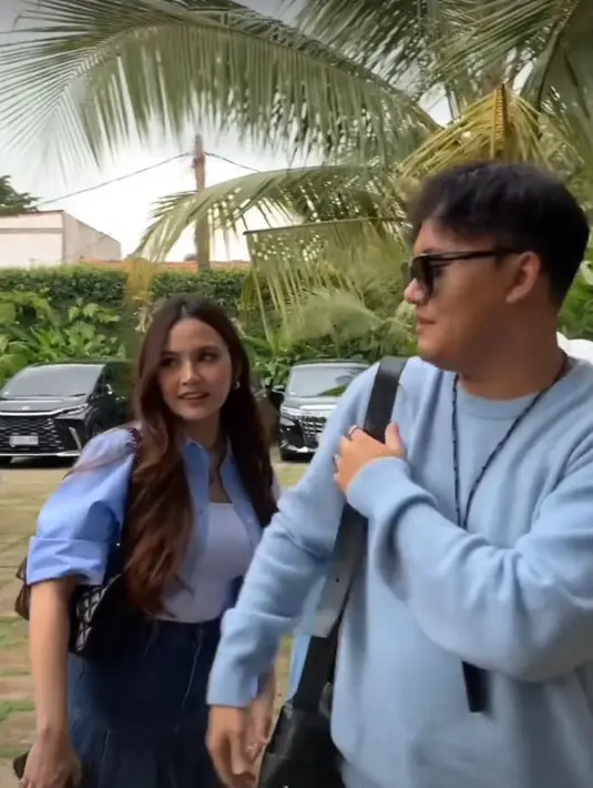 Bagaimana tidak? Baru saja melahirkan, Mahalini Raharja kembali seperti gadis dengan body ramping [@matanya_lini]