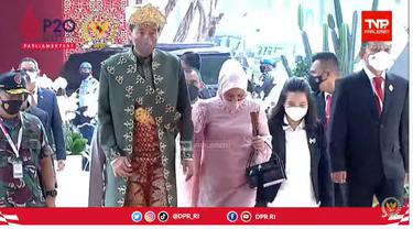Presiden Joko Widodo (Jokowi) memilih memakai baju adat Paksian dari Bangka Belitung yang dipakai pada pidato kenegaraan pada 16 Agustus 2022.